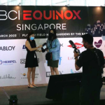 Penyerahan penghargaan di BCI Equinox Singapore